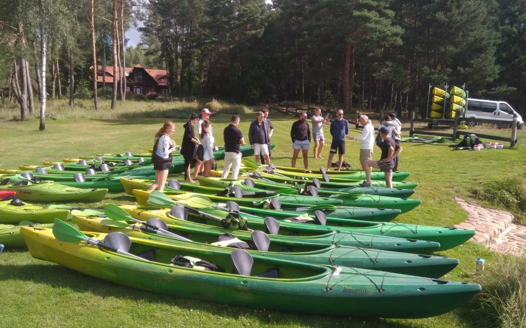 Niezbędne wyposażenie na spływ kajakowy